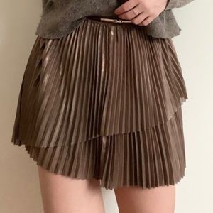 Aritzia WILFRED - Bronze Metallic Pleated Mini Skirt Size 4 - nwot